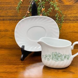 Corelle gravy boat and under plate